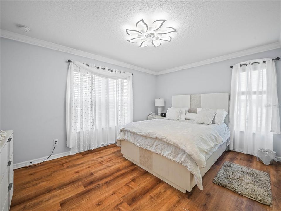 En Venta: $825,000 (5 camas, 4 baños, 3516 Pies cuadrados)