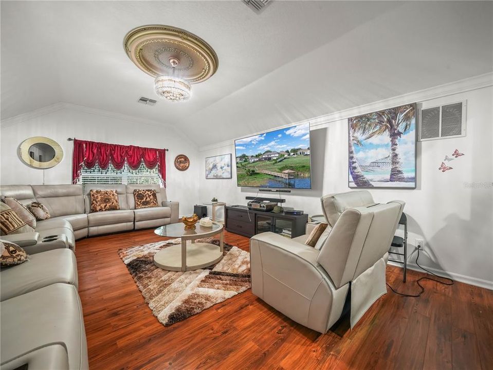 En Venta: $825,000 (5 camas, 4 baños, 3516 Pies cuadrados)