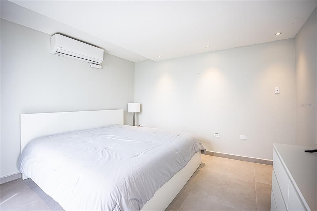 For Rent: $4,500 (2 beds, 2 baths, 1900 Square Feet)