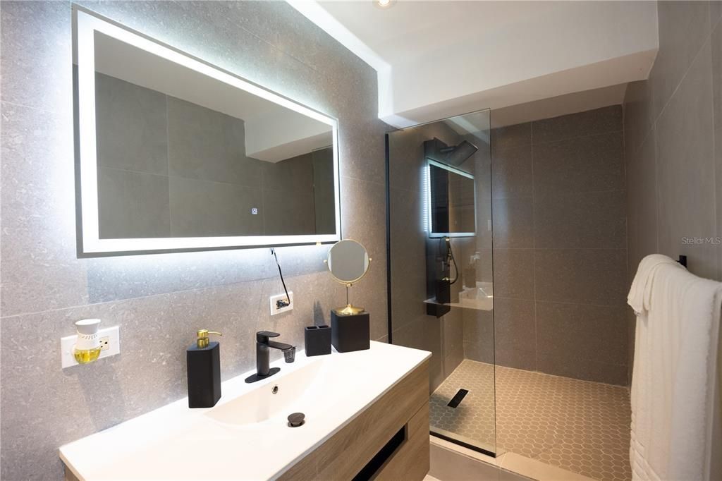 For Rent: $4,500 (2 beds, 2 baths, 1900 Square Feet)