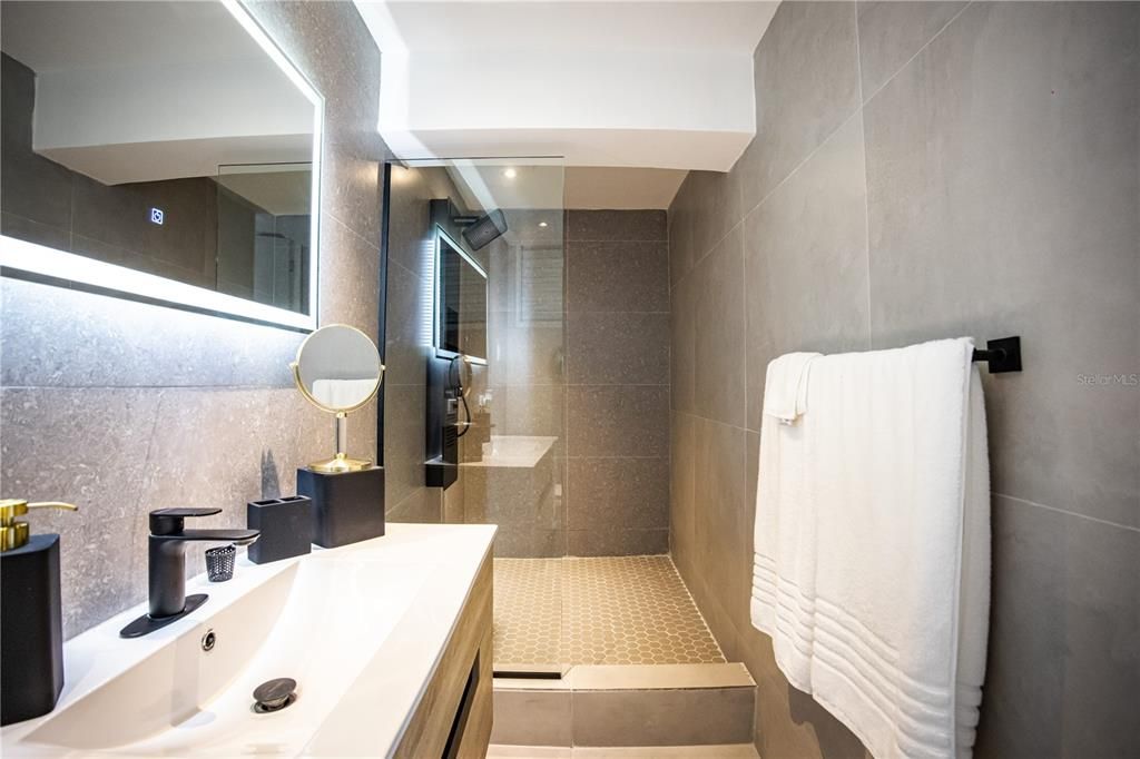 For Rent: $4,500 (2 beds, 2 baths, 1900 Square Feet)