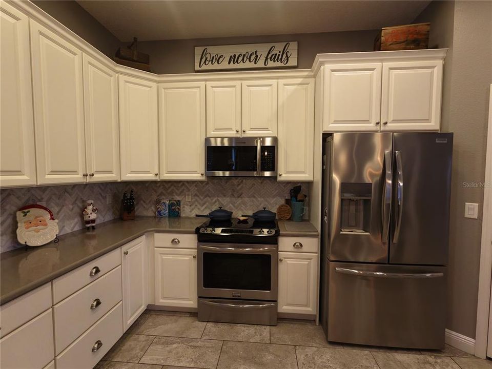 En Venta: $839,900 (4 camas, 3 baños, 2450 Pies cuadrados)