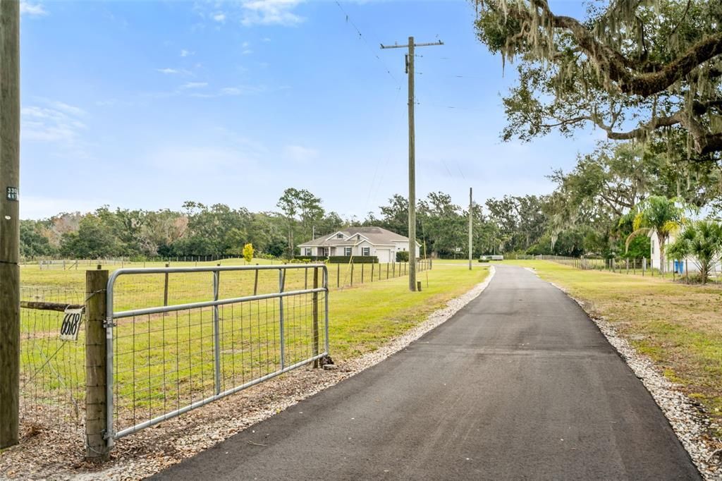 На продажу: $839,900 (4 спален, 3 ванн, 2450 Квадратных фут)