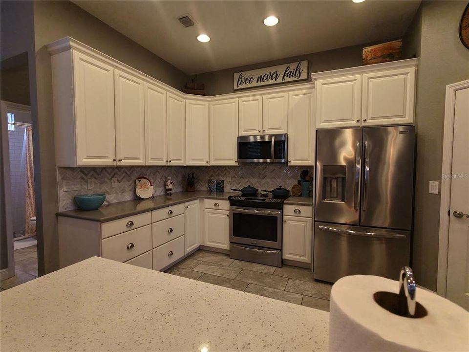 En Venta: $839,900 (4 camas, 3 baños, 2450 Pies cuadrados)