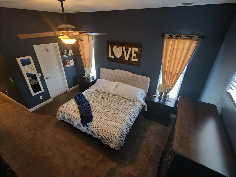 En Venta: $839,900 (4 camas, 3 baños, 2450 Pies cuadrados)