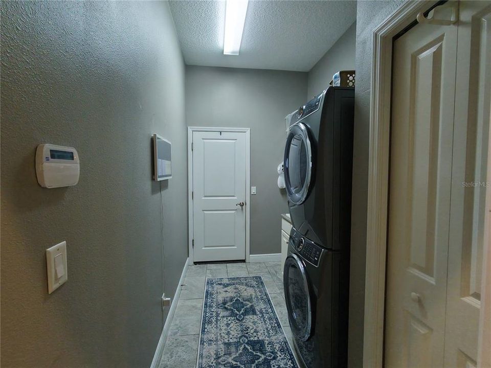 En Venta: $839,900 (4 camas, 3 baños, 2450 Pies cuadrados)