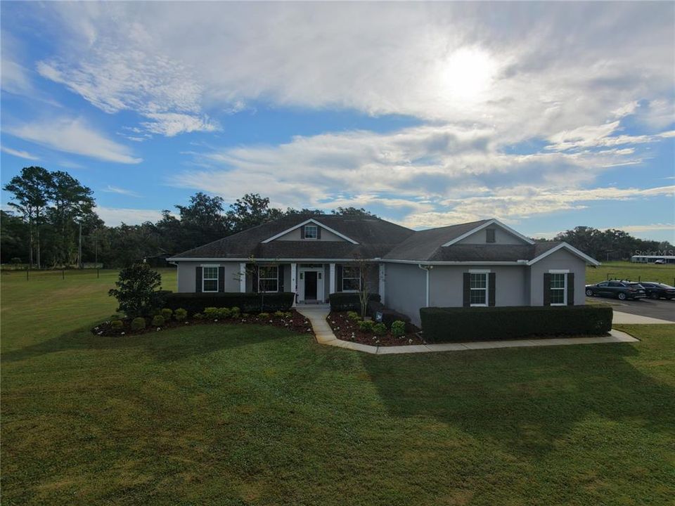 En Venta: $839,900 (4 camas, 3 baños, 2450 Pies cuadrados)