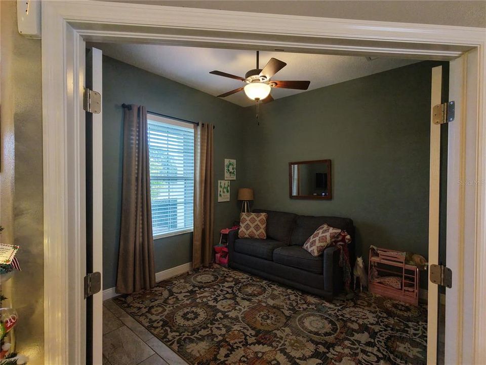 En Venta: $839,900 (4 camas, 3 baños, 2450 Pies cuadrados)