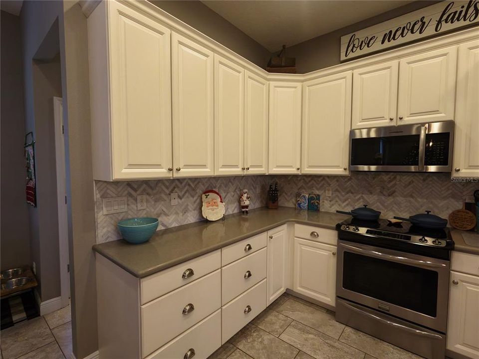 En Venta: $839,900 (4 camas, 3 baños, 2450 Pies cuadrados)