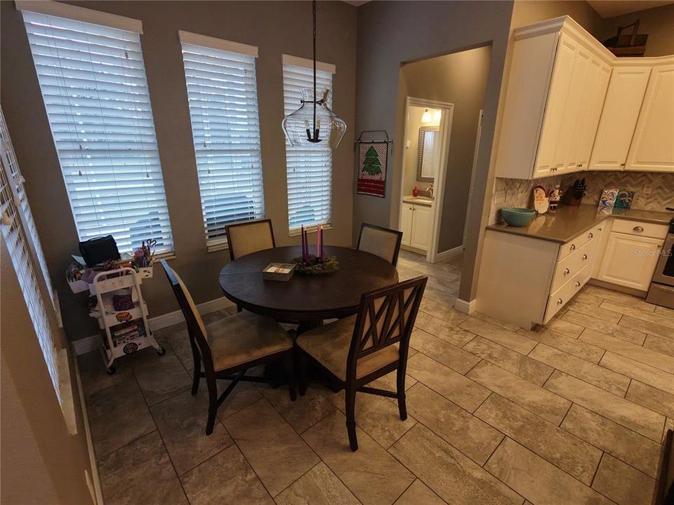 En Venta: $839,900 (4 camas, 3 baños, 2450 Pies cuadrados)