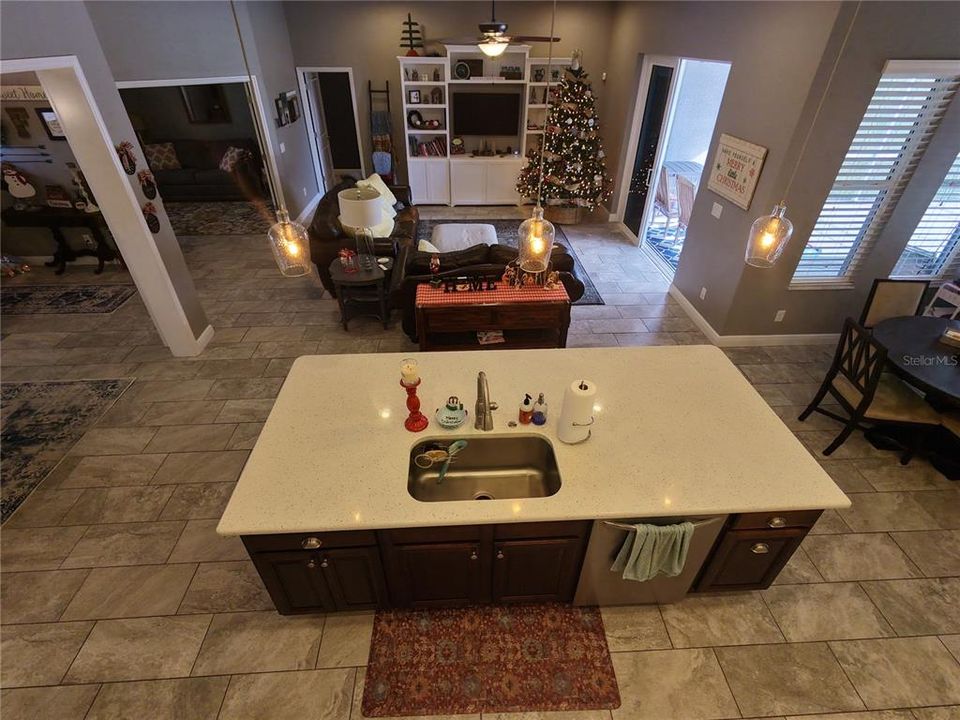 En Venta: $839,900 (4 camas, 3 baños, 2450 Pies cuadrados)