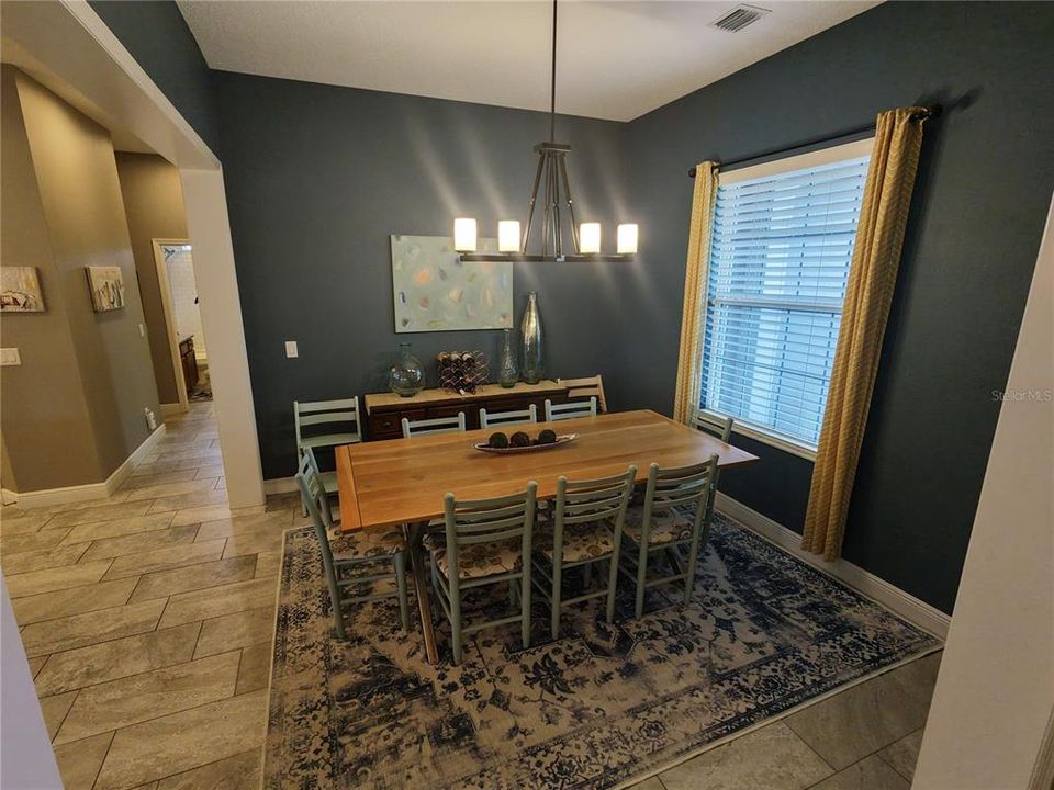 En Venta: $839,900 (4 camas, 3 baños, 2450 Pies cuadrados)