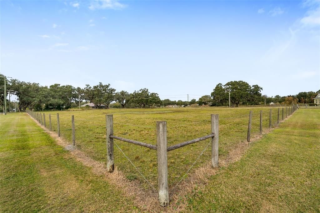 На продажу: $839,900 (4 спален, 3 ванн, 2450 Квадратных фут)