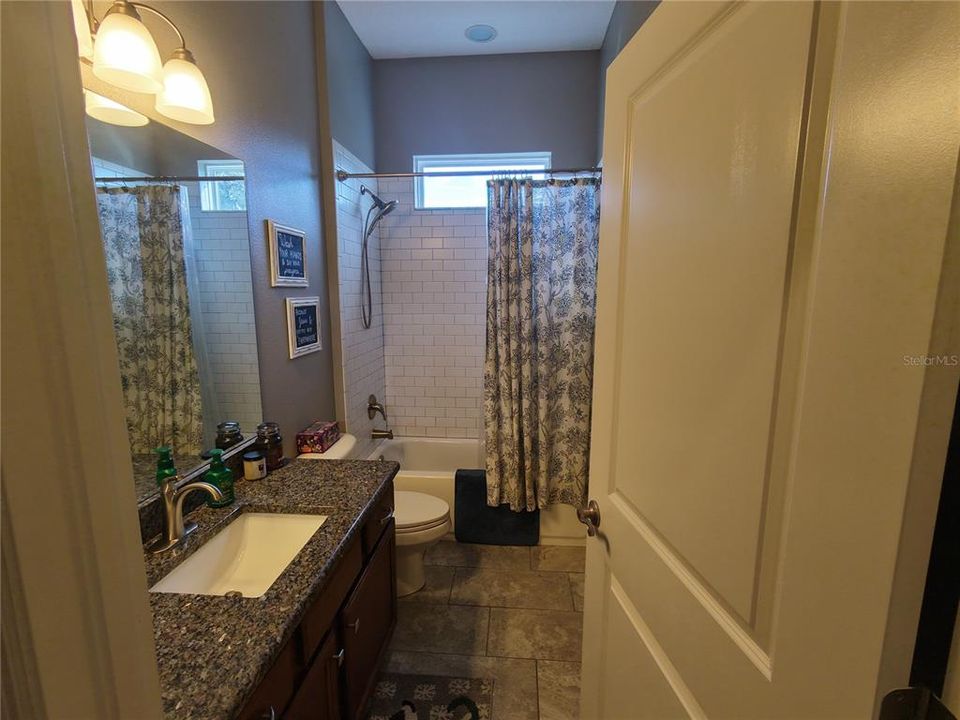 En Venta: $839,900 (4 camas, 3 baños, 2450 Pies cuadrados)