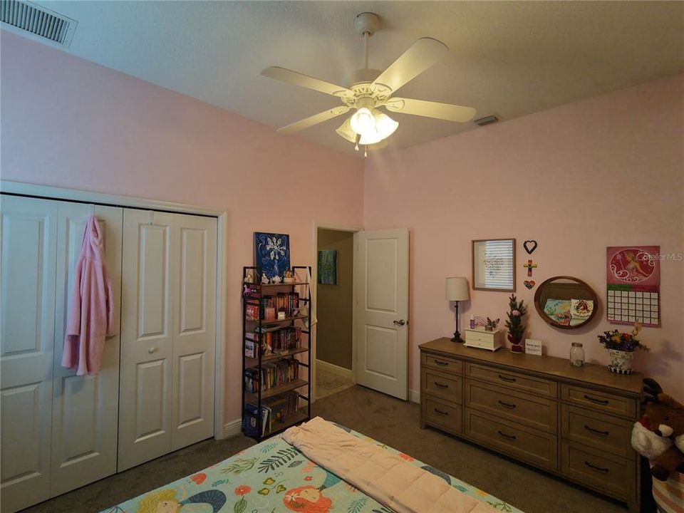 En Venta: $839,900 (4 camas, 3 baños, 2450 Pies cuadrados)