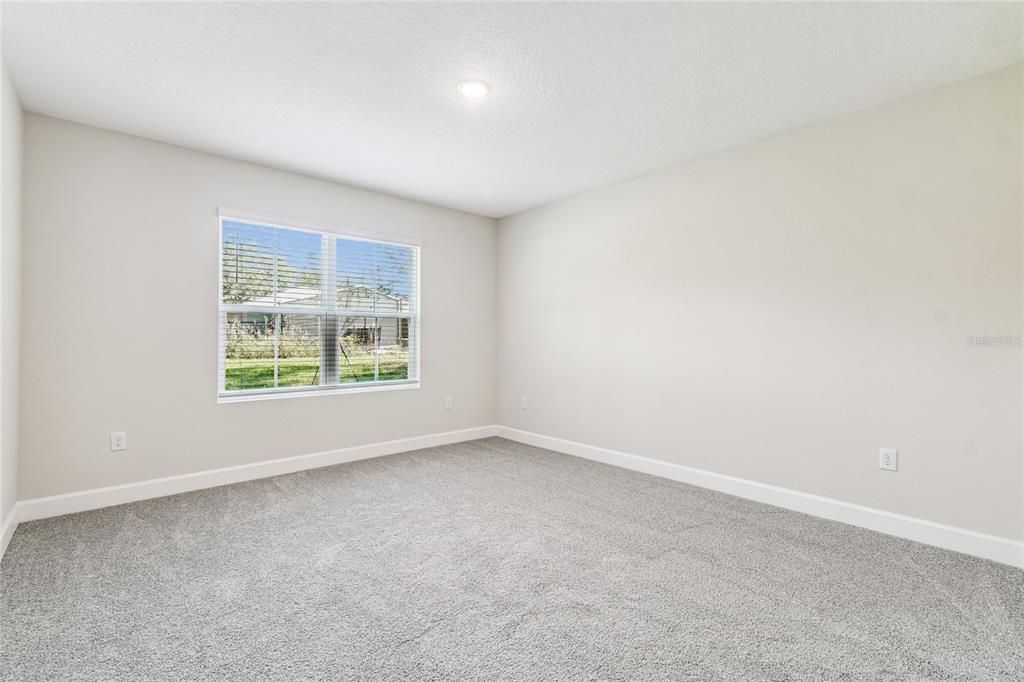 На продажу: $299,990 (3 спален, 2 ванн, 1684 Квадратных фут)