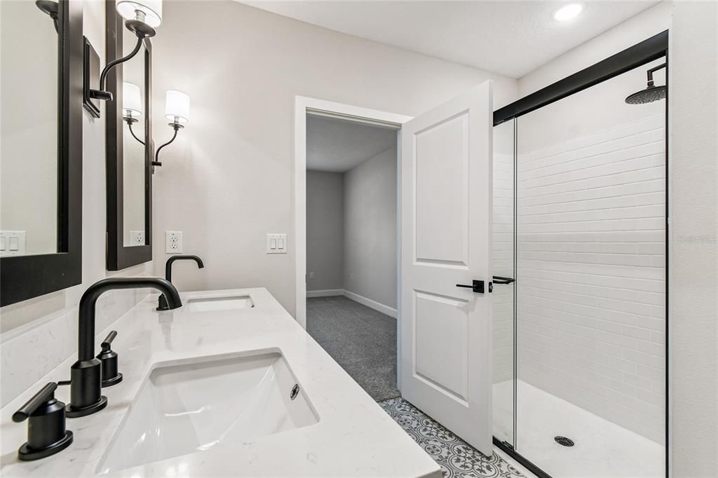 На продажу: $299,990 (3 спален, 2 ванн, 1684 Квадратных фут)