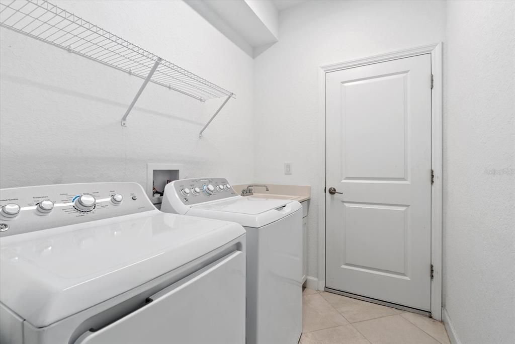 На продажу: $549,000 (4 спален, 2 ванн, 2239 Квадратных фут)