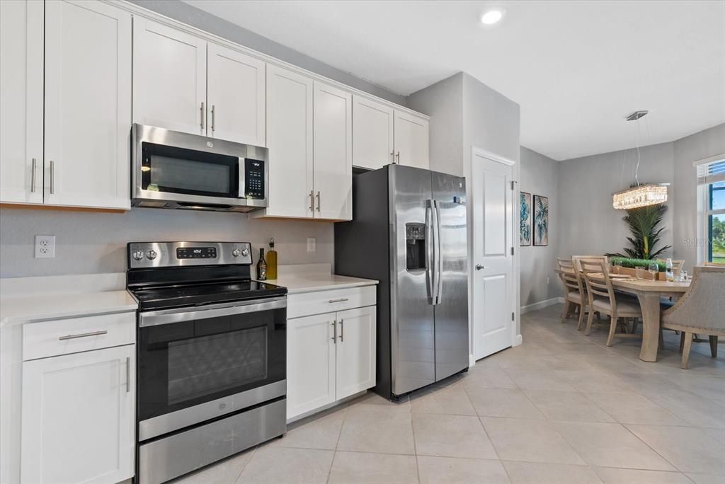 На продажу: $549,000 (4 спален, 2 ванн, 2239 Квадратных фут)