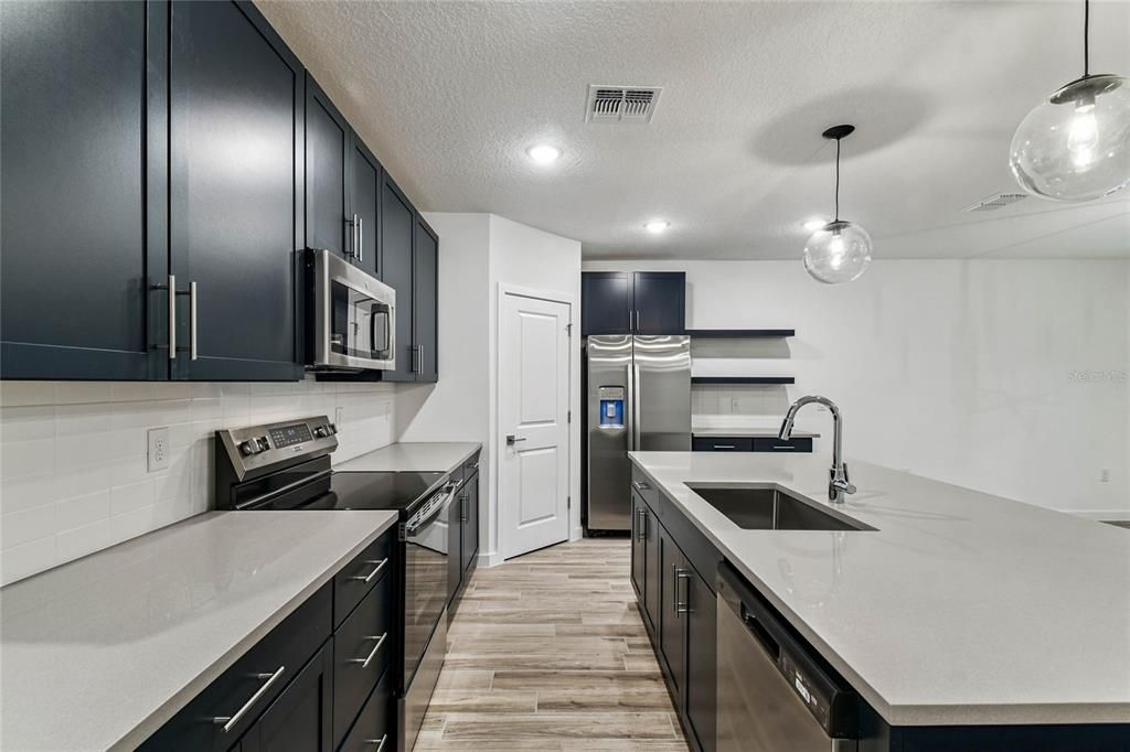 待售: $299,990 (3 贝兹, 2 浴室, 1684 平方英尺)