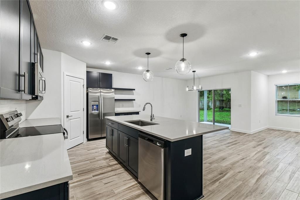 待售: $299,990 (3 贝兹, 2 浴室, 1684 平方英尺)