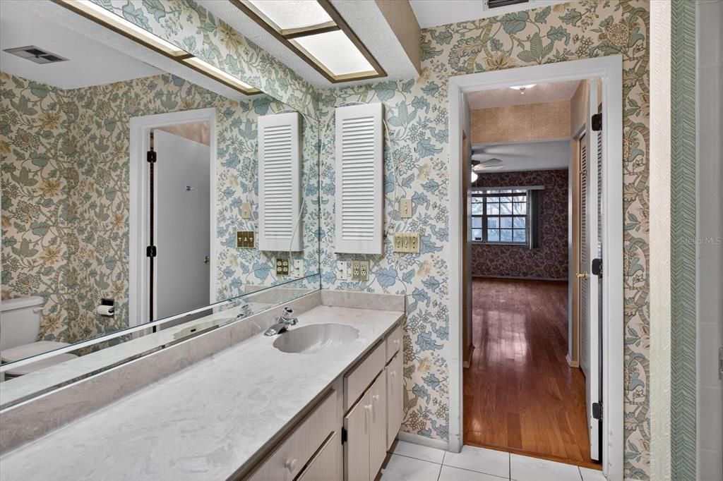 For Sale: $235,000 (2 beds, 2 baths, 1230 Square Feet)