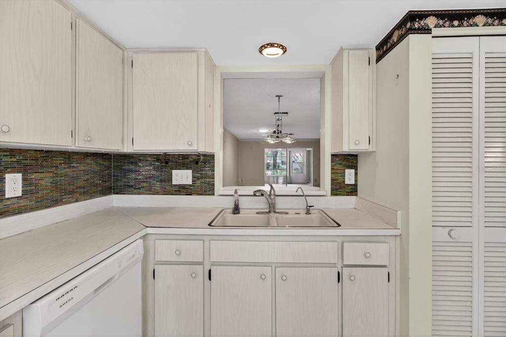 For Sale: $235,000 (2 beds, 2 baths, 1230 Square Feet)