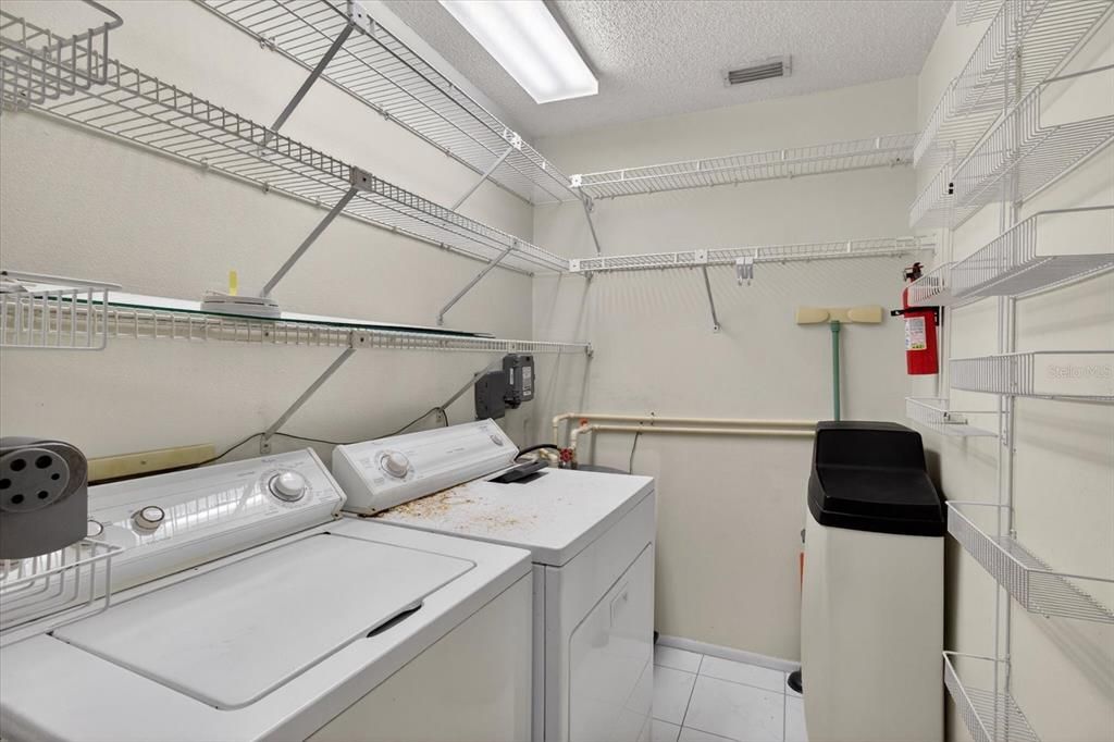 For Sale: $235,000 (2 beds, 2 baths, 1230 Square Feet)