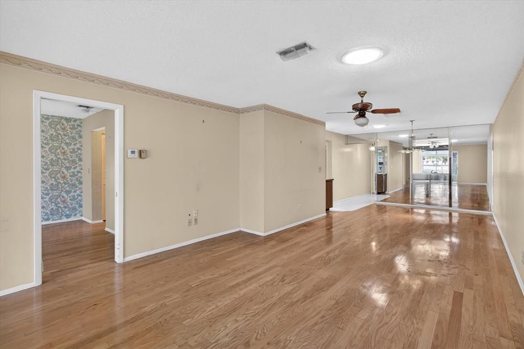 For Sale: $235,000 (2 beds, 2 baths, 1230 Square Feet)