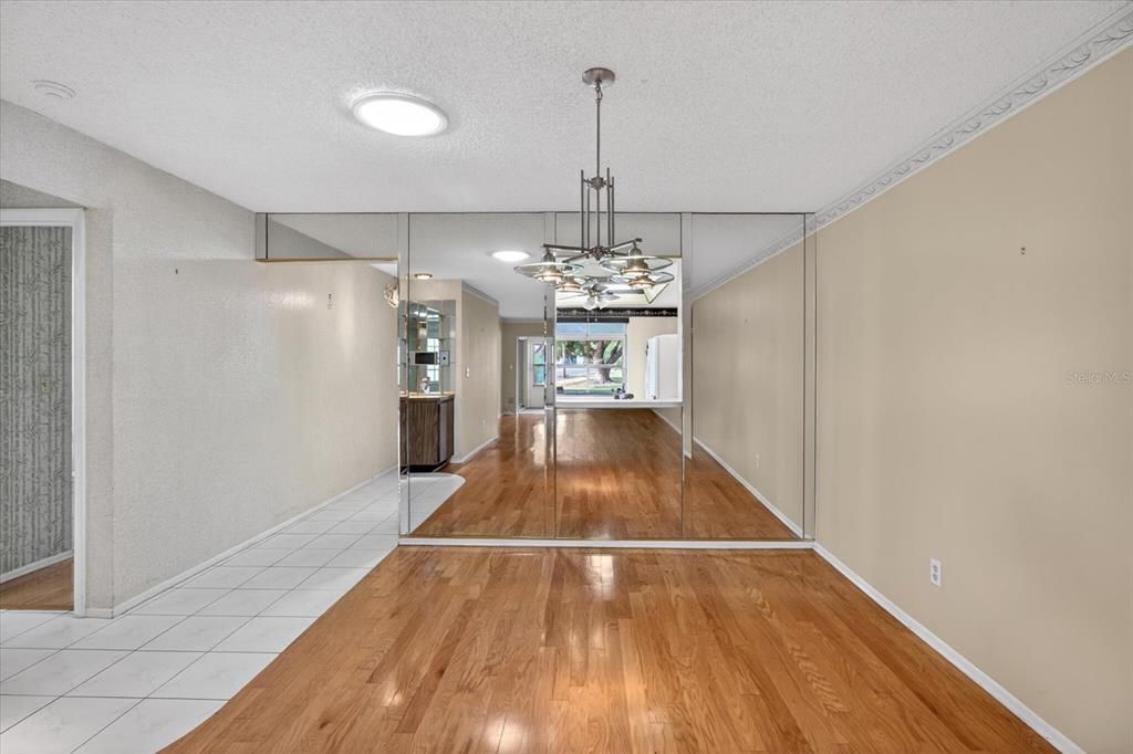 For Sale: $235,000 (2 beds, 2 baths, 1230 Square Feet)