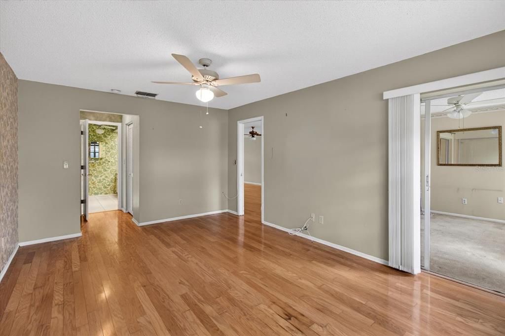 For Sale: $235,000 (2 beds, 2 baths, 1230 Square Feet)