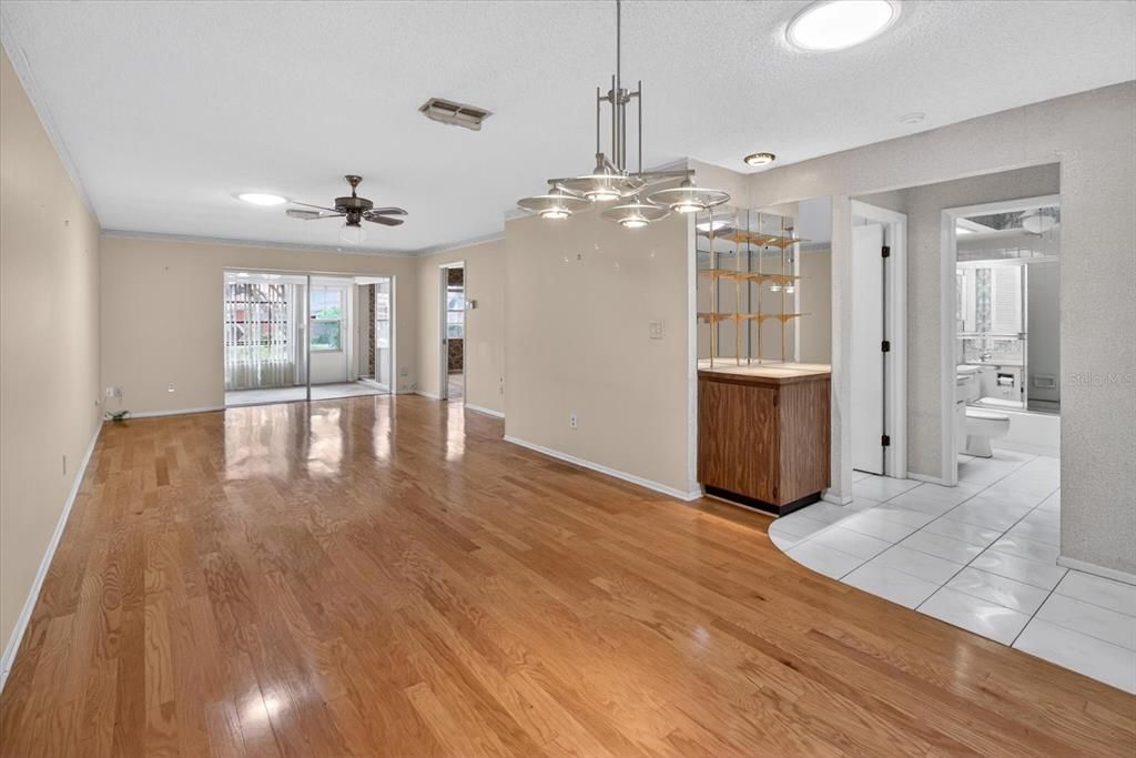 For Sale: $235,000 (2 beds, 2 baths, 1230 Square Feet)