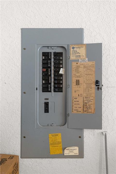 For Sale: $179,900 (2 beds, 2 baths, 1160 Square Feet)