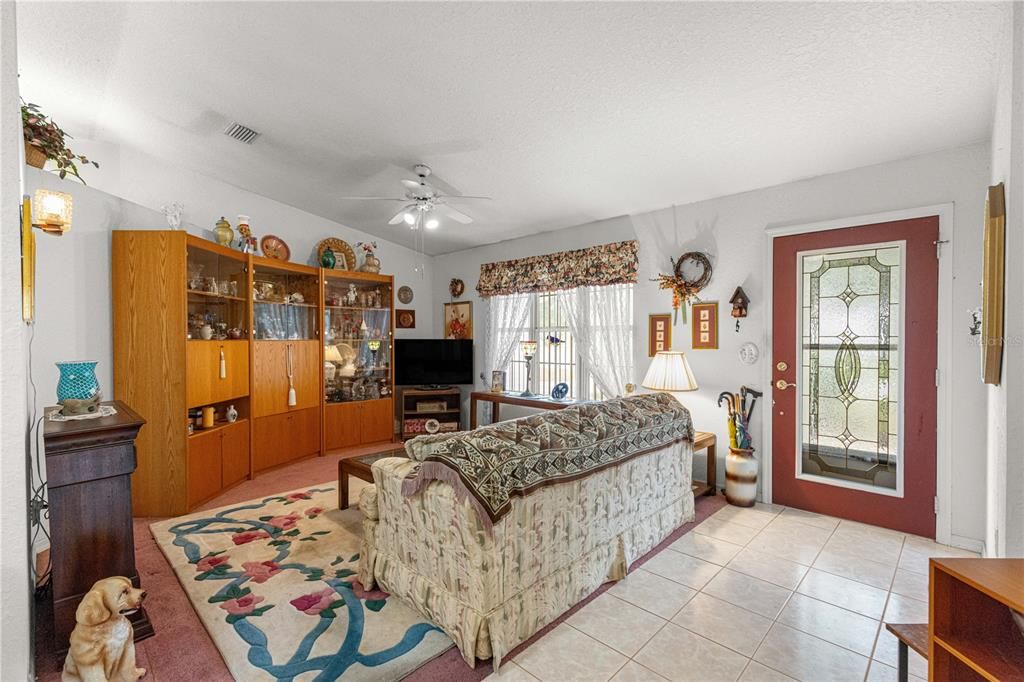 For Sale: $179,900 (2 beds, 2 baths, 1160 Square Feet)