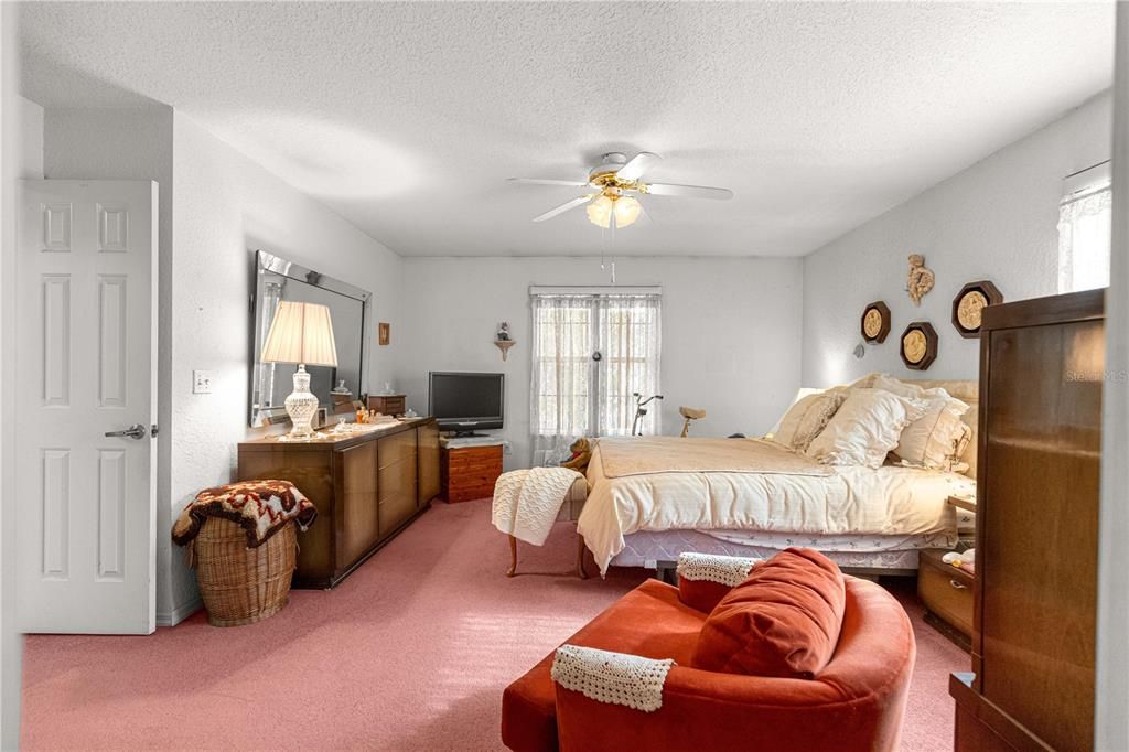 For Sale: $179,900 (2 beds, 2 baths, 1160 Square Feet)