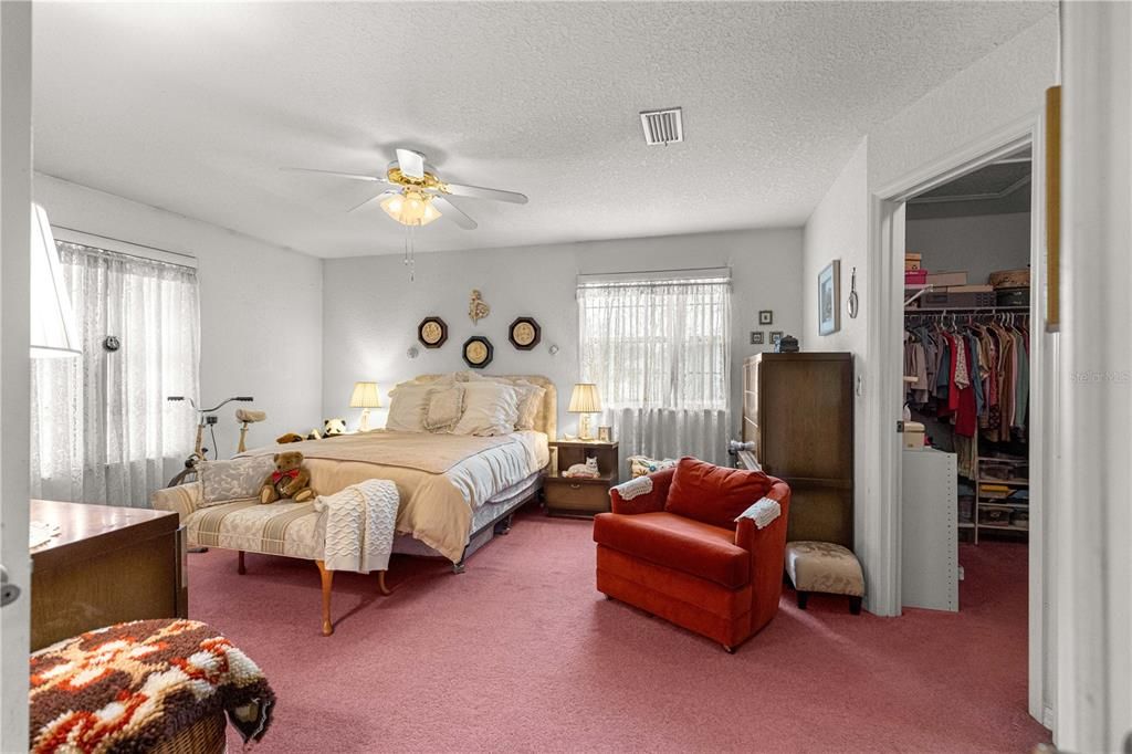 For Sale: $179,900 (2 beds, 2 baths, 1160 Square Feet)