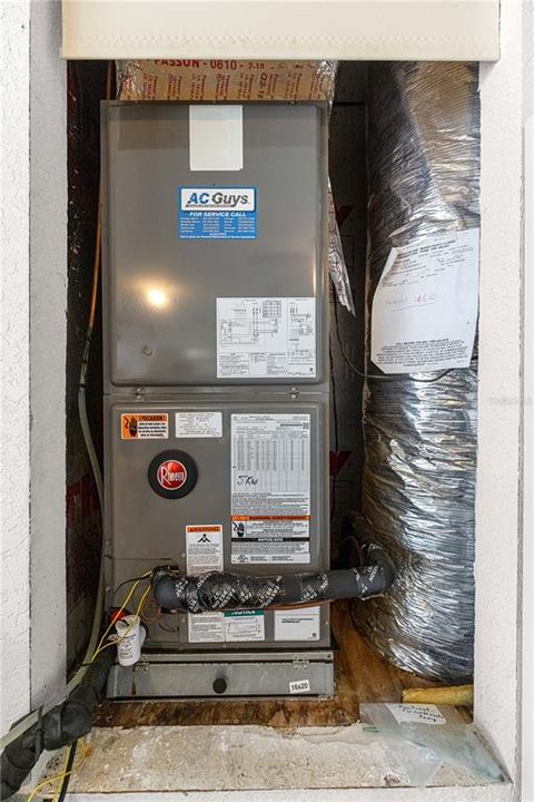 For Sale: $179,900 (2 beds, 2 baths, 1160 Square Feet)