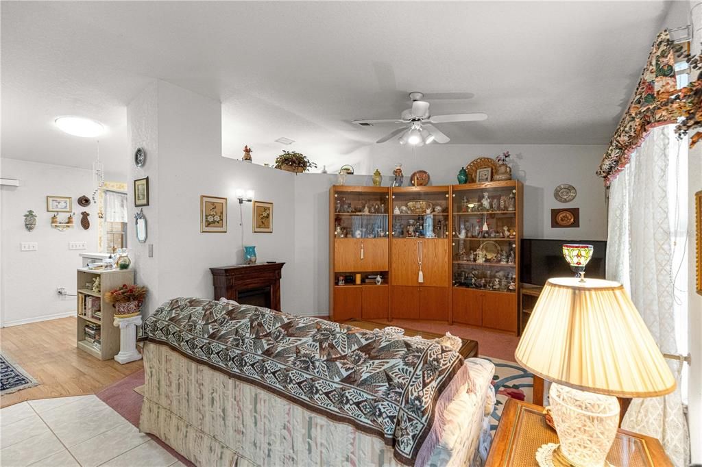 For Sale: $179,900 (2 beds, 2 baths, 1160 Square Feet)