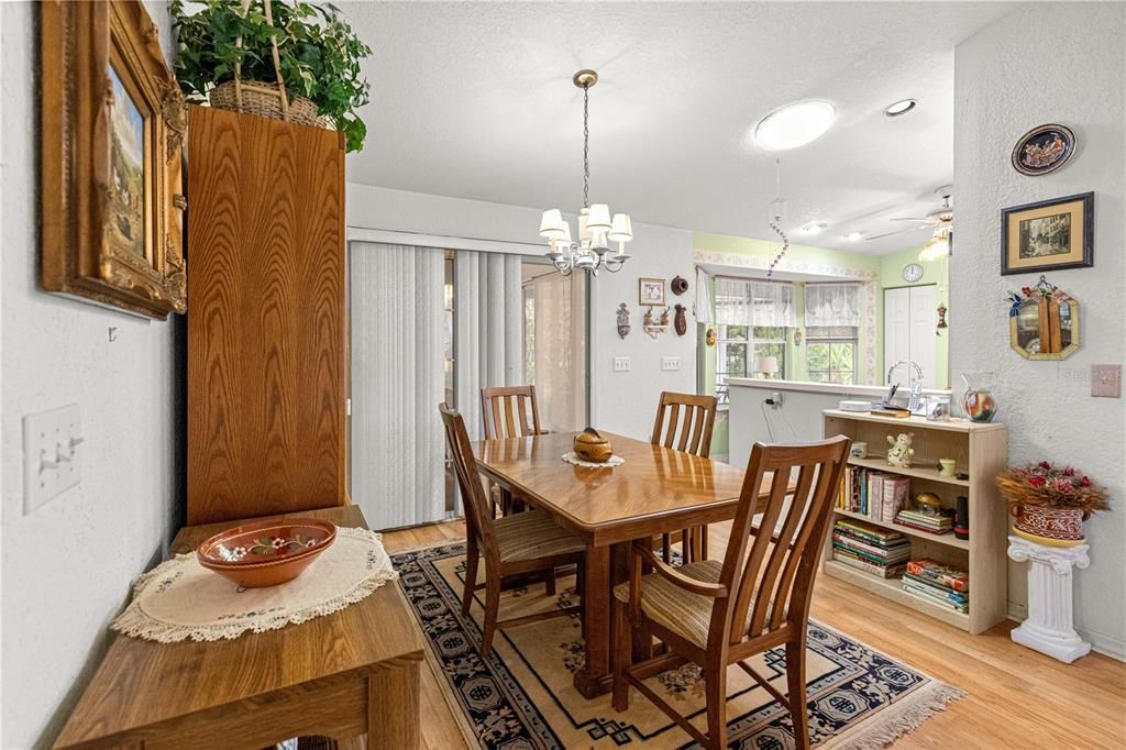 For Sale: $179,900 (2 beds, 2 baths, 1160 Square Feet)