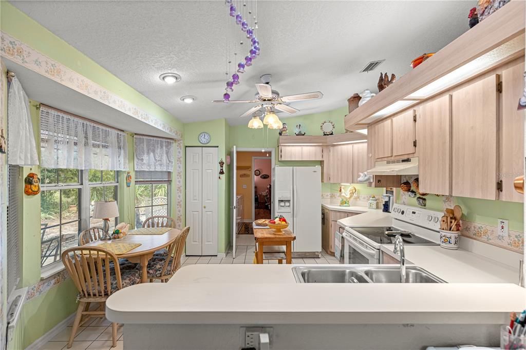 For Sale: $179,900 (2 beds, 2 baths, 1160 Square Feet)