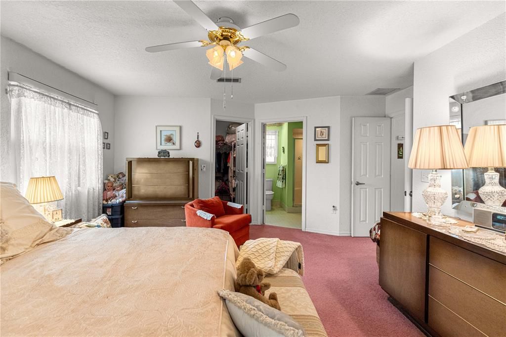 For Sale: $179,900 (2 beds, 2 baths, 1160 Square Feet)