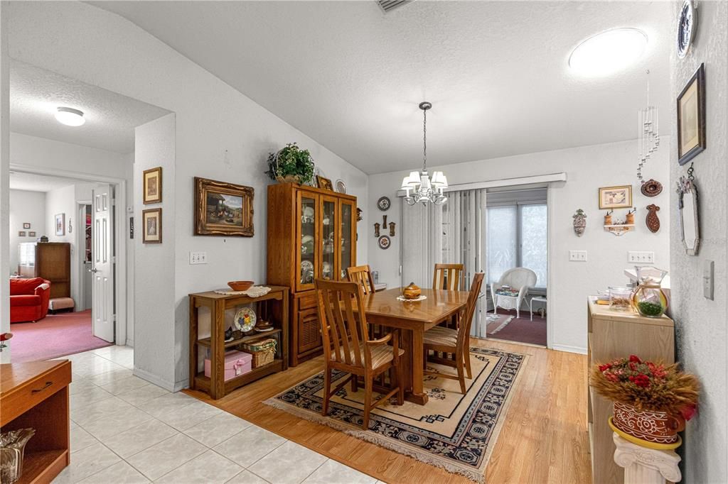 For Sale: $179,900 (2 beds, 2 baths, 1160 Square Feet)