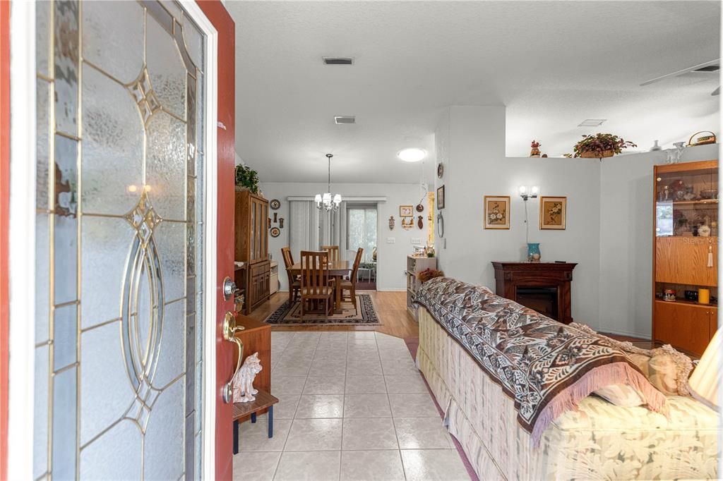 For Sale: $179,900 (2 beds, 2 baths, 1160 Square Feet)