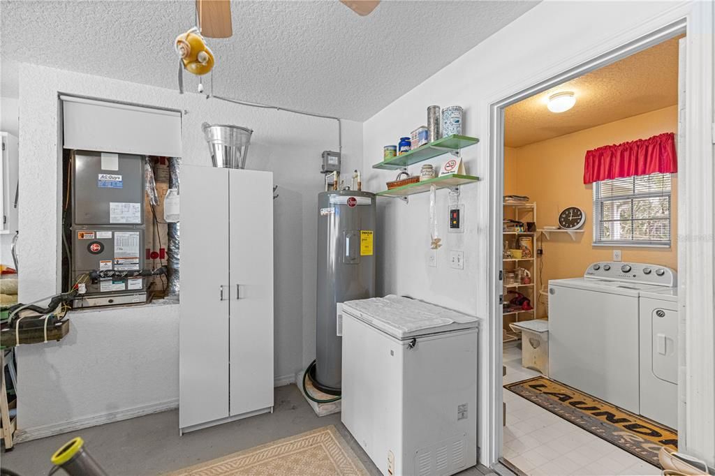 For Sale: $179,900 (2 beds, 2 baths, 1160 Square Feet)