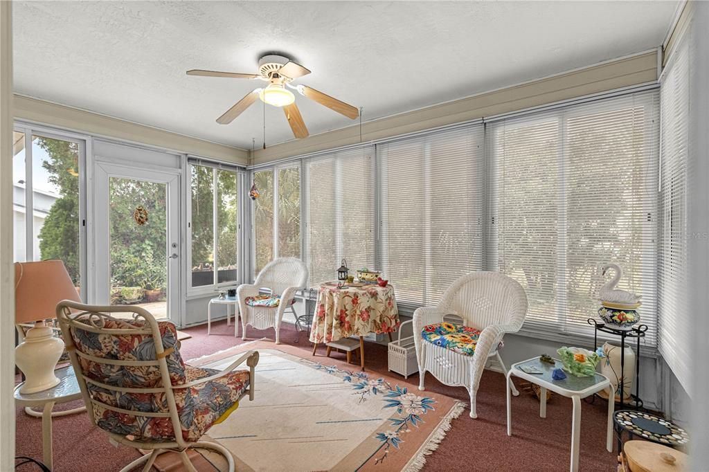 For Sale: $179,900 (2 beds, 2 baths, 1160 Square Feet)