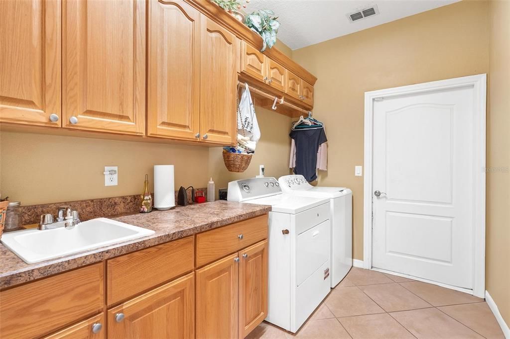 For Sale: $399,000 (3 beds, 2 baths, 1898 Square Feet)