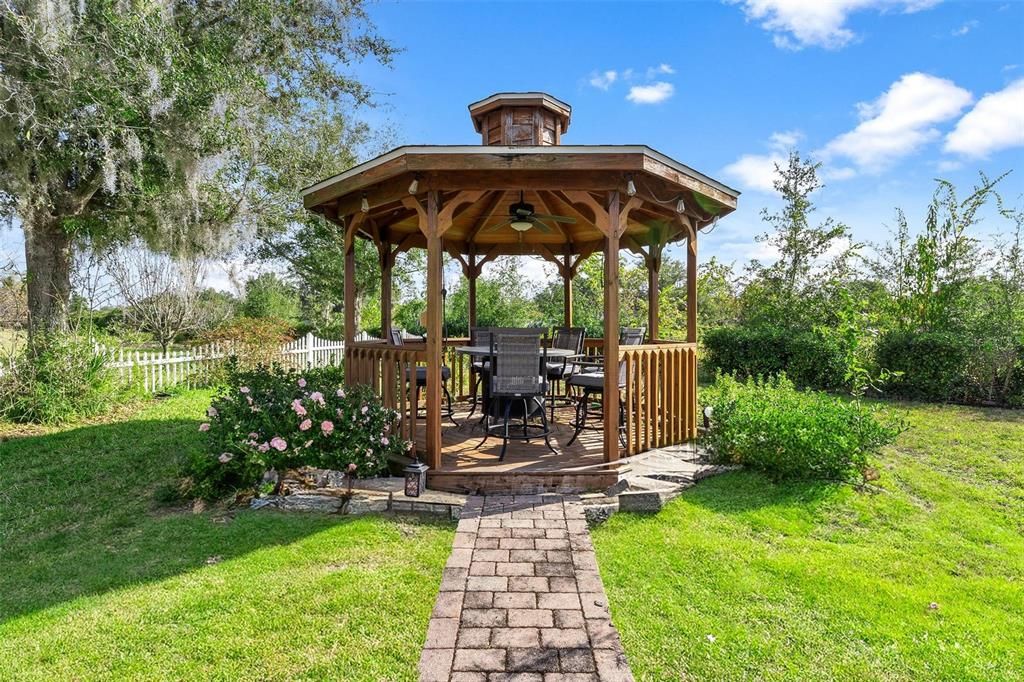 For Sale: $399,000 (3 beds, 2 baths, 1898 Square Feet)