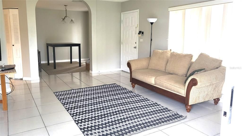 В аренду: $1,800 (2 спален, 1 ванн, 1159 Квадратных фут)