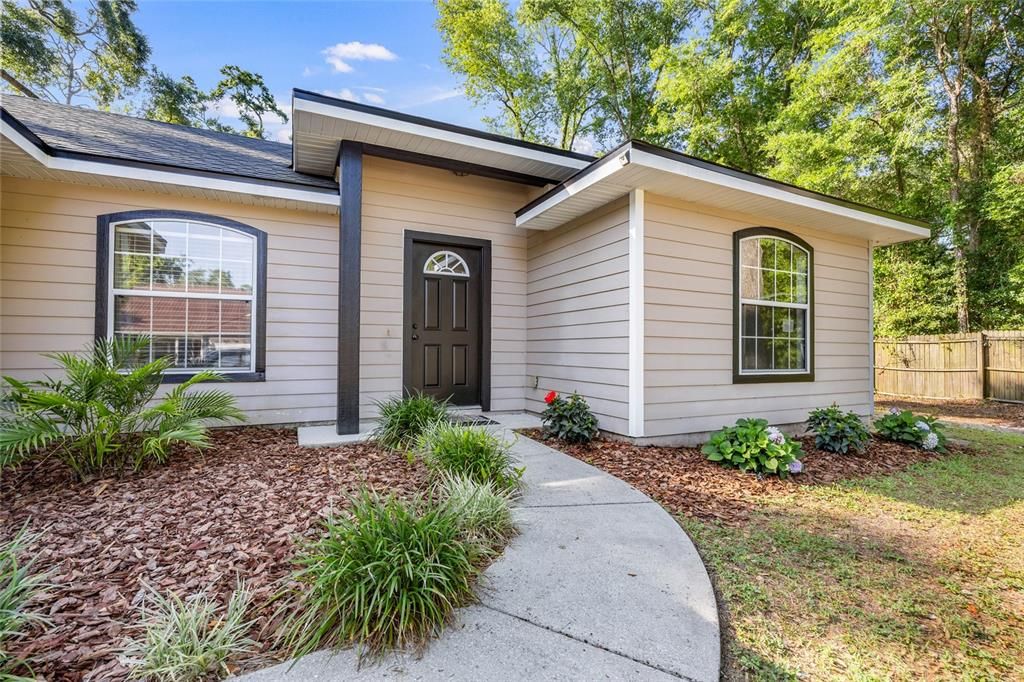 For Sale: $265,900 (3 beds, 2 baths, 1281 Square Feet)