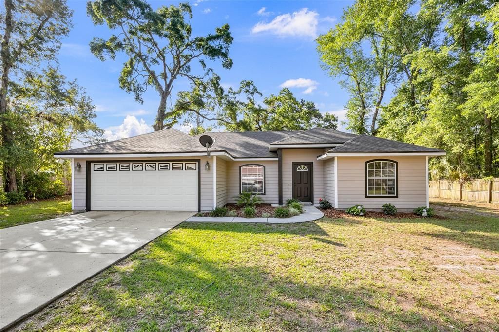 For Sale: $265,900 (3 beds, 2 baths, 1281 Square Feet)